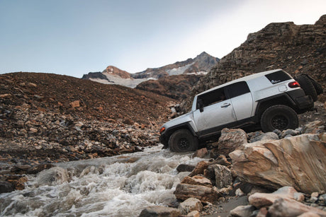 Angled side view of a khaki green coloured Toyota Fj Cruiser