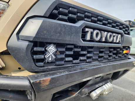 Universal Logo Grill Emblem