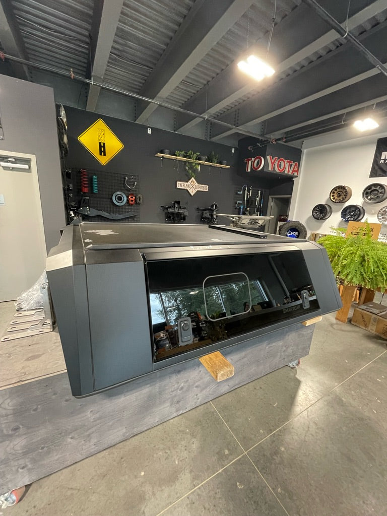 USED  RSI 2022-2024 Tundra SmartCap EVO Sport Canopy (6.5 ft Bed)