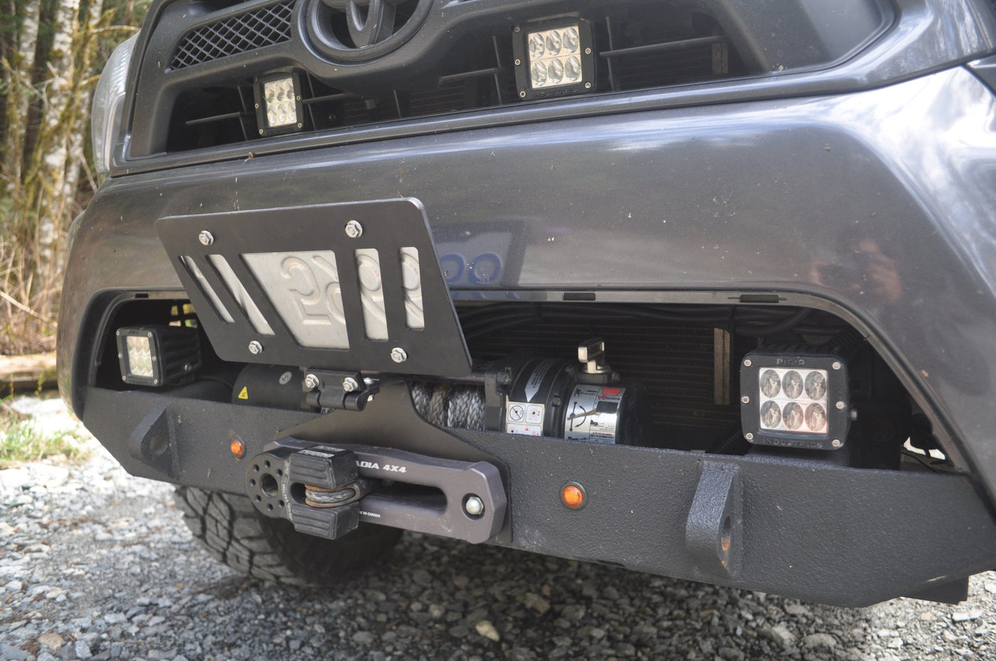 Cascadia 4x4 Flipster V3 - Hawse & Roller Fairlead Winch License Plate Mounting System